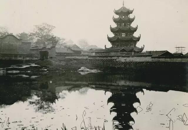 晚清重庆夫子池与魁星楼(张伯伦摄,1909)